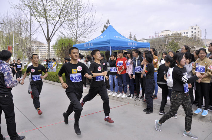 “助力夢(mèng)想 為愛奔跑”蘭州高校大型公益跑政法學(xué)院站活動(dòng)