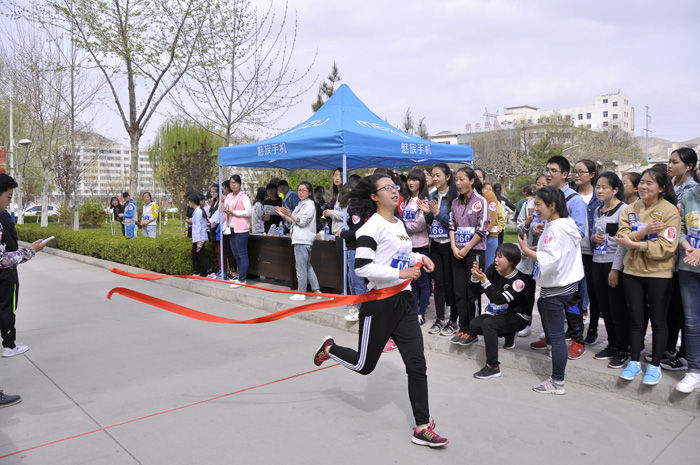 “助力夢想 為愛奔跑”蘭州高校大型公益跑政法學(xué)院站活動