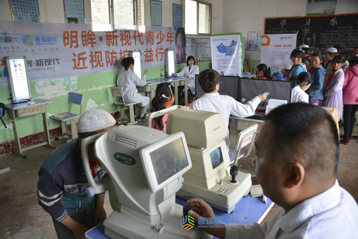 迎六一，高校公益跑愛心小學(xué)義診